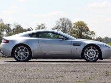 United Kingdom : Aston Martin vs. Rally Experience in Stafford (UK) - Christmas Gift Idea for the car enthusiast