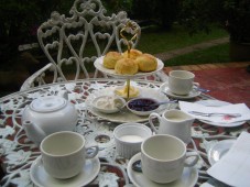 United Kingdom : Afternoon Tea for Two - Waldorf London - Golden Moments