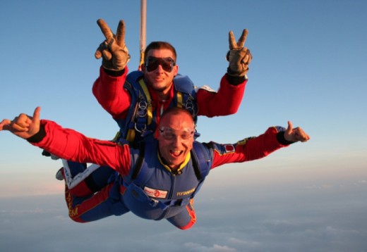 Skydiving & Parachuting