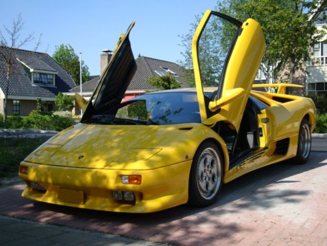 Lamborghini Diablo VT 30-Minute Driving Experience in Heerhugowaard