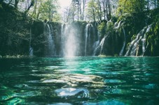 Plitvice Lakes roundtrip transport from Zagreb