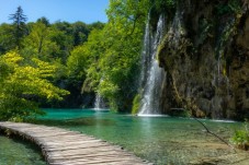 Plitvice Lakes roundtrip transport from Zagreb